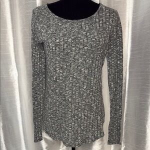 Abercrombie & Fitch Women’s Medium Ribbed Knit Long Sleeve Stretch Scoop Hem Top